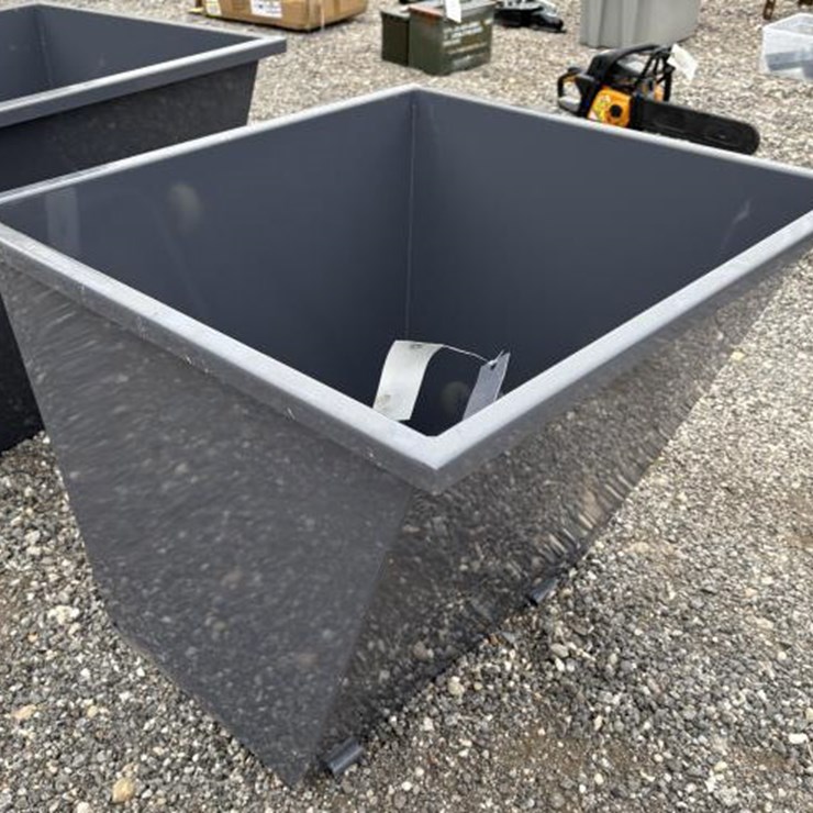 #136 • IRDH Mini Grey Hopper