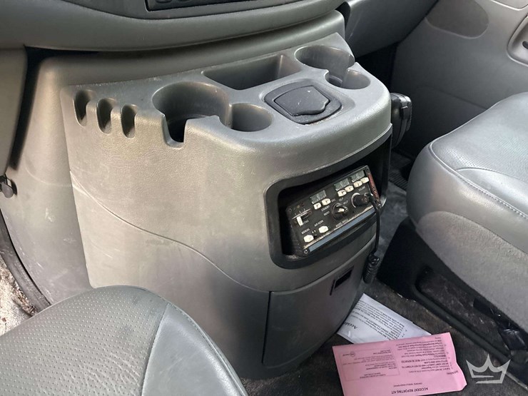 2004-ford-cargo-image-15