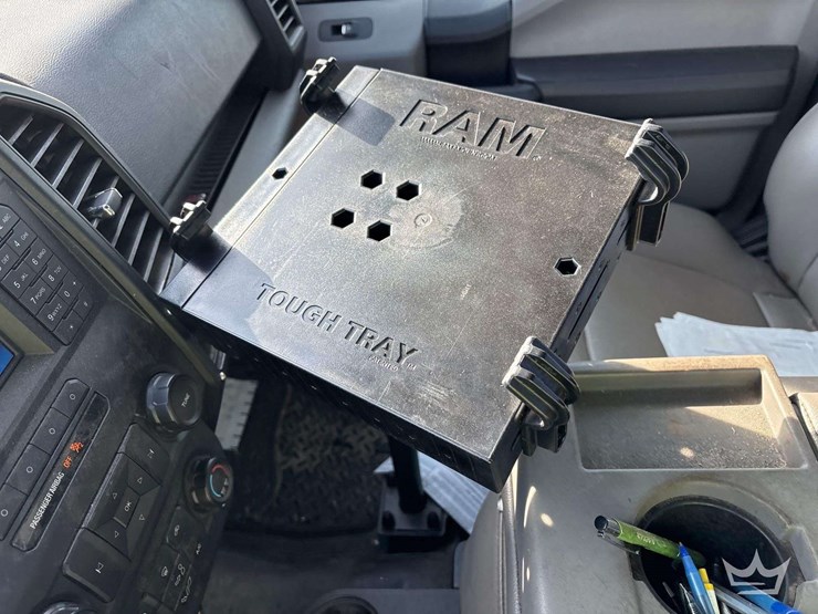 2017-ford-f150-image-16