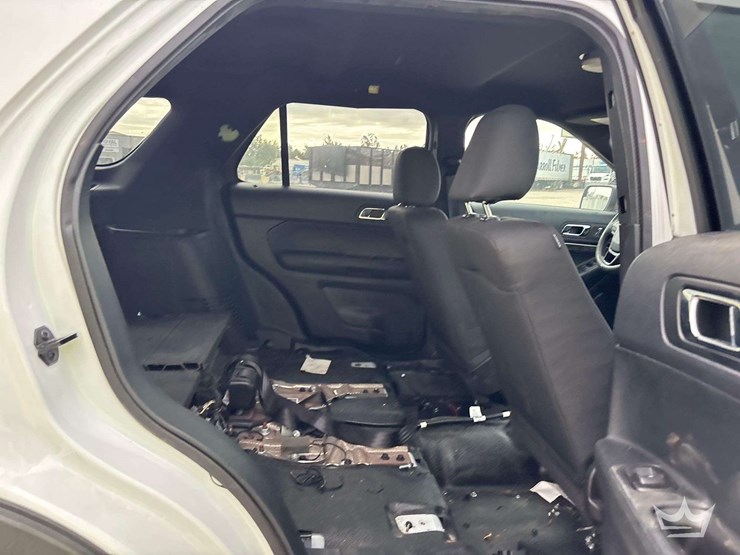 2019-ford-explorer-image-21