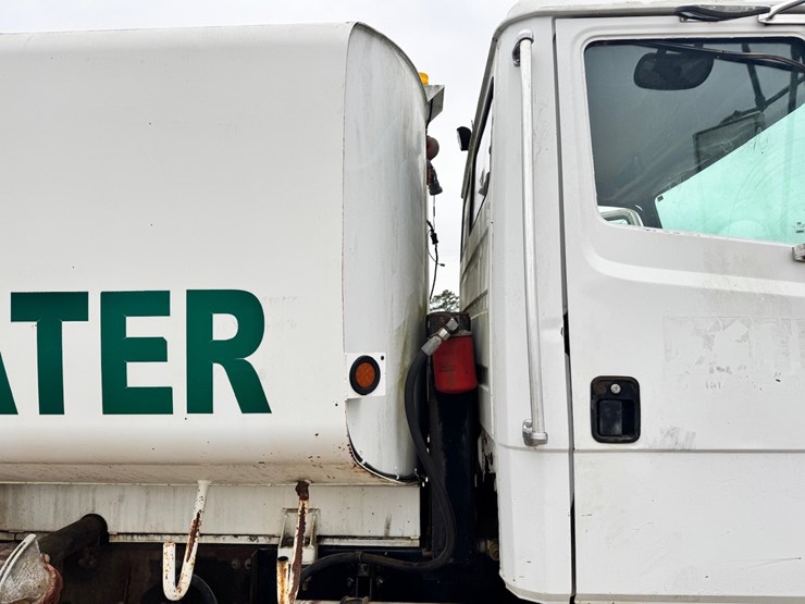 freightliner-fl112-image-25