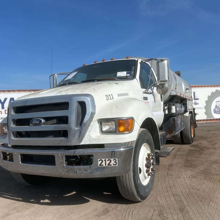 2011 FORD F750