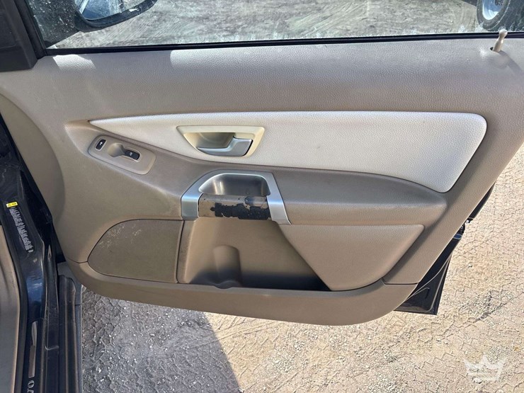 2010-volvo-xc90-image-19