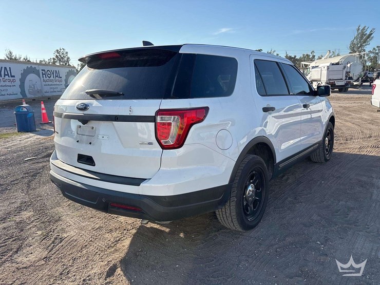 2018-ford-explorer-image-3