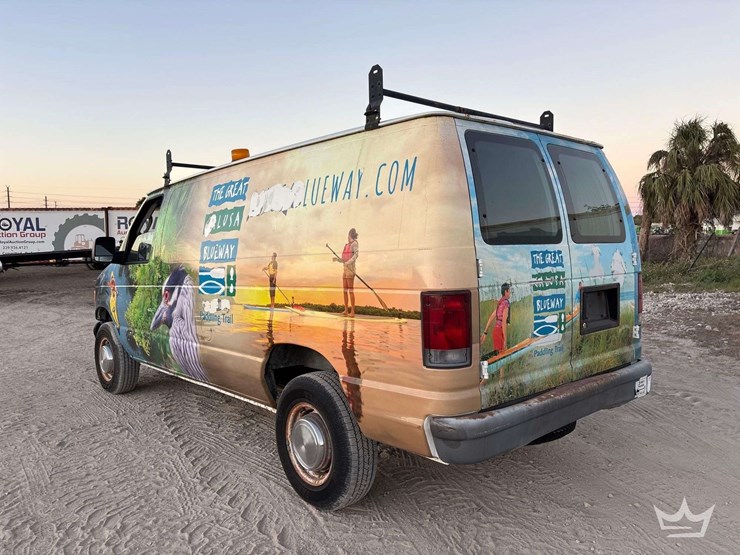 2004-ford-cargo-image-4