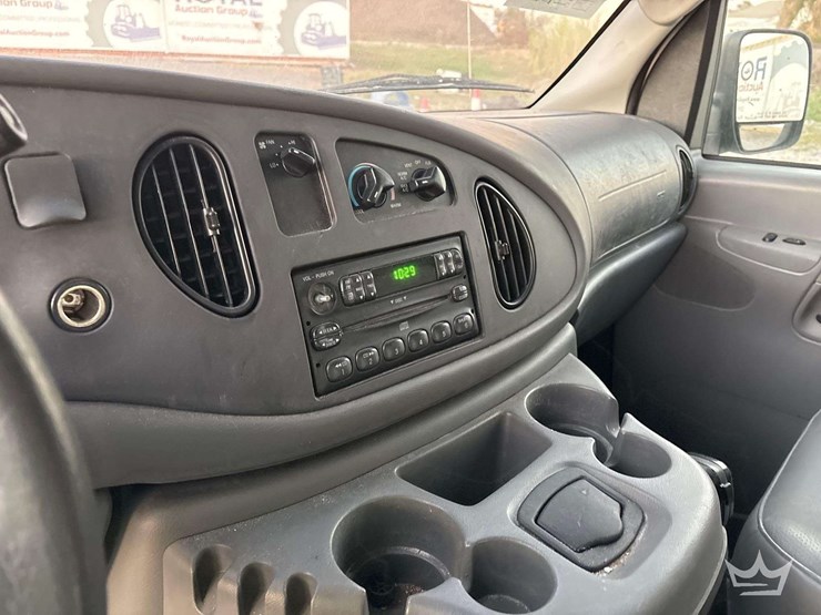 2004-ford-cargo-image-14