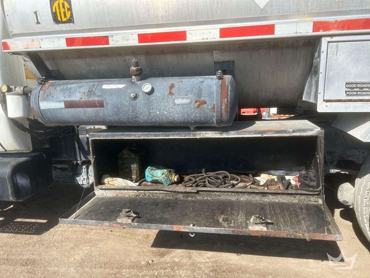 2011-ford-f750-image-25