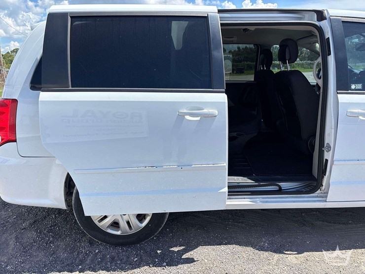 2017-dodge-grand-caravan-image-11