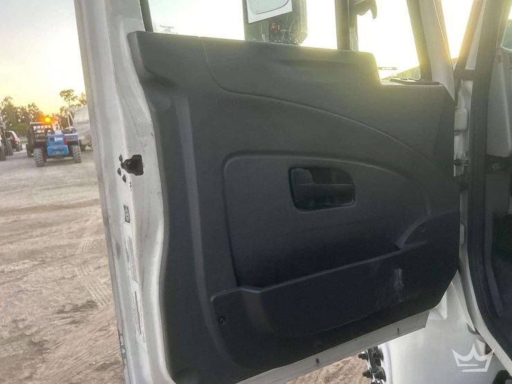 2018-international-durastar-4300-image-12