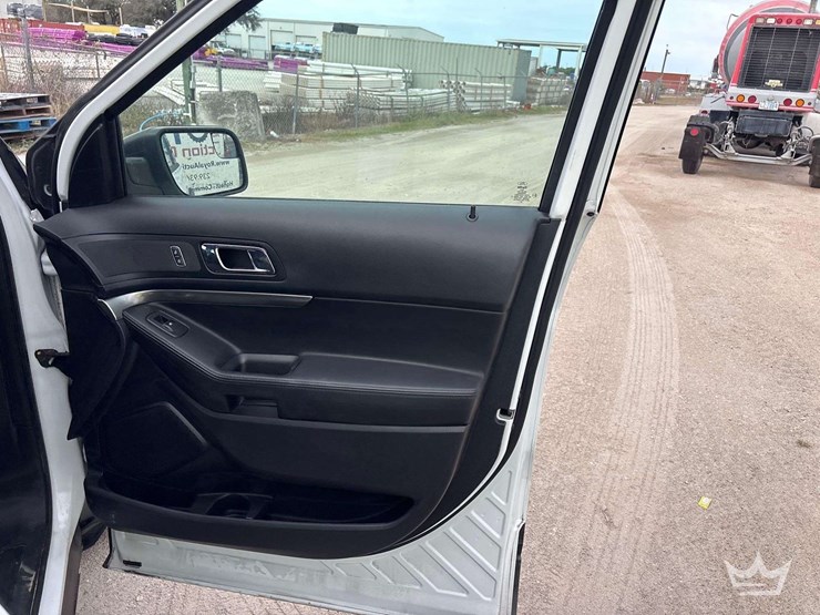 2019-ford-explorer-image-18