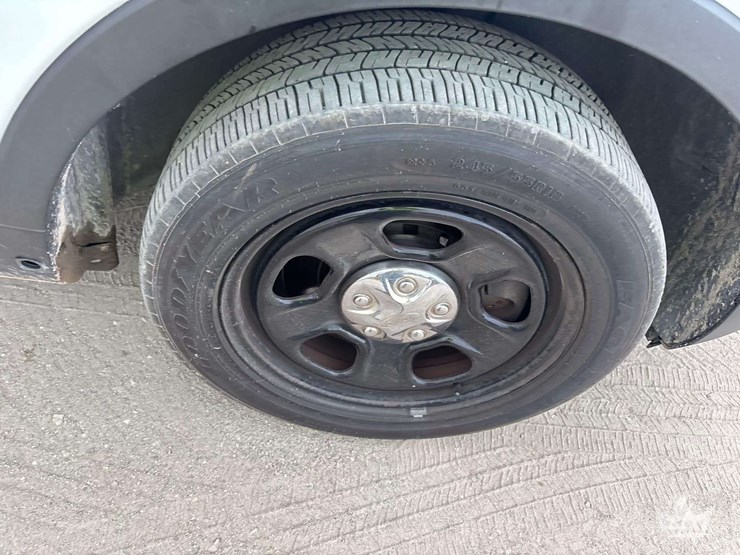 2019-ford-explorer-image-24