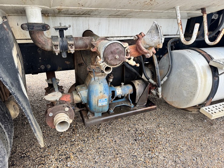 freightliner-fl112-image-8