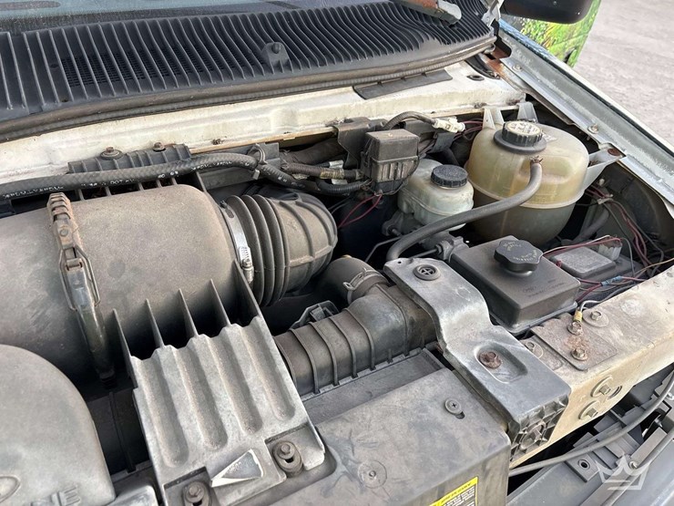 2004-ford-cargo-image-8