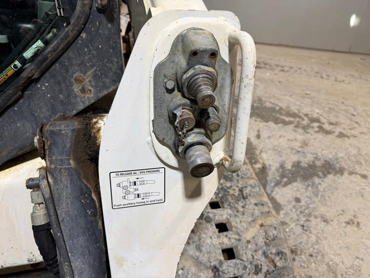bobcat-t740-image-11