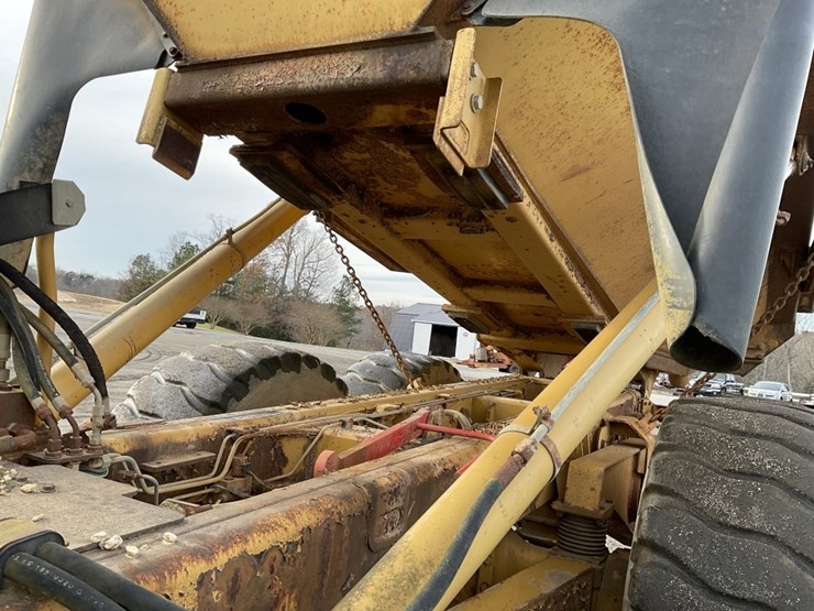 caterpillar-725-image-7