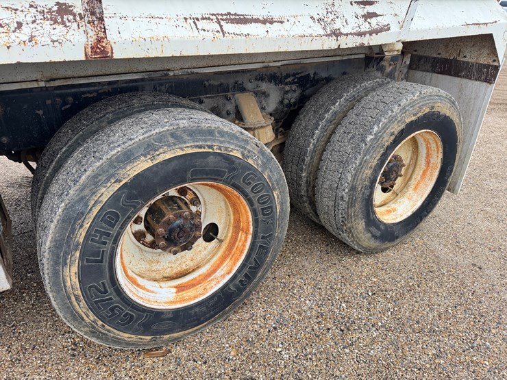 freightliner-fl112-image-11