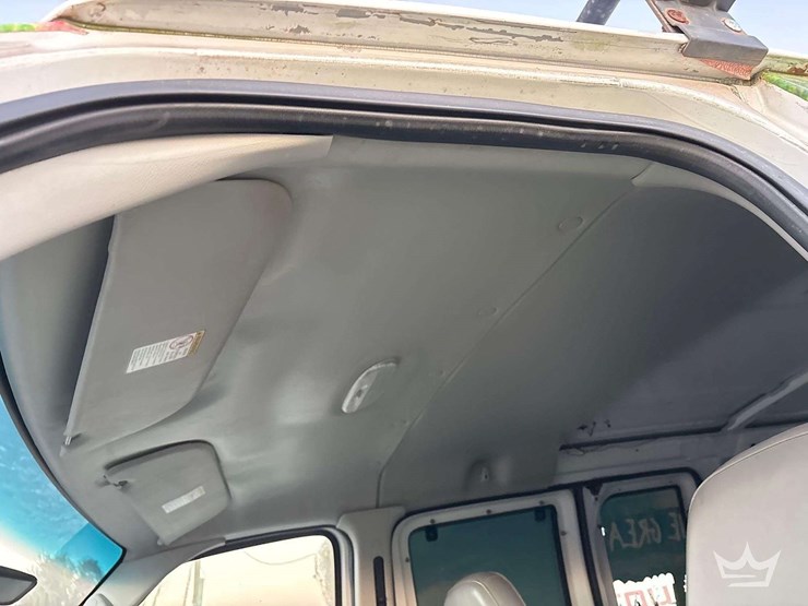 2004-ford-cargo-image-16