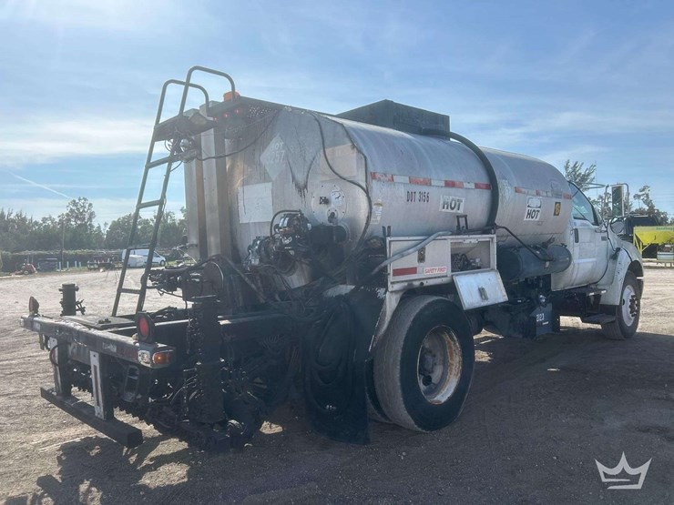 2011-ford-f750-image-4