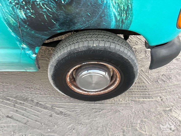 2004-ford-cargo-image-23