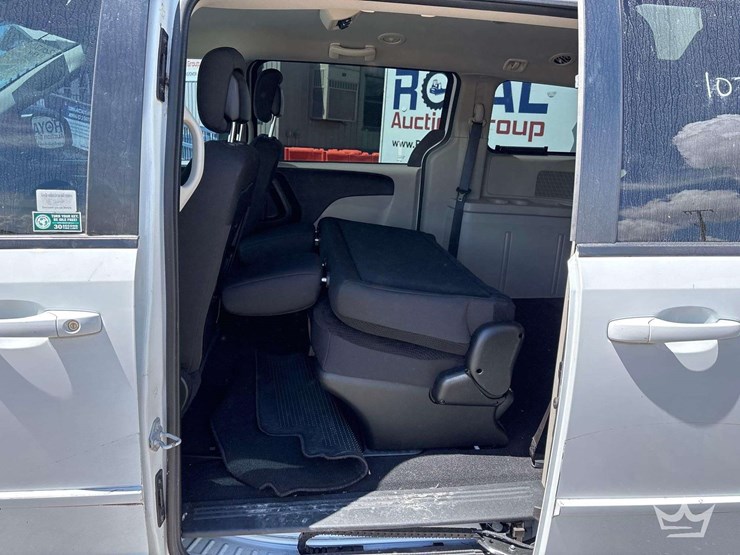 2017-dodge-grand-caravan-image-15