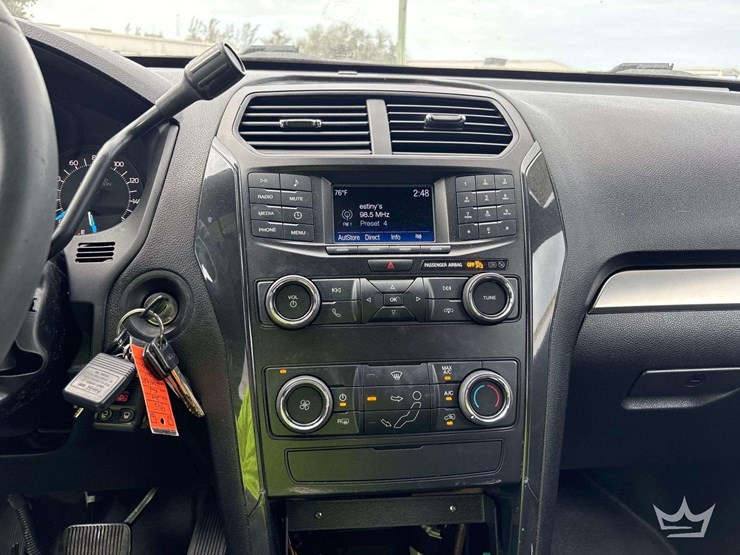 2019-ford-explorer-image-15