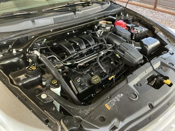 2015-ford-taurus-sdn-image-9