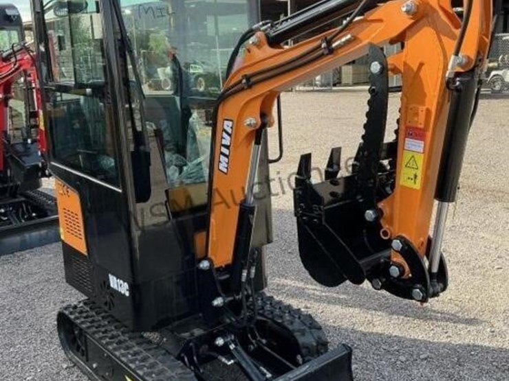 2025-miva-13c-mini-excavator-image-1