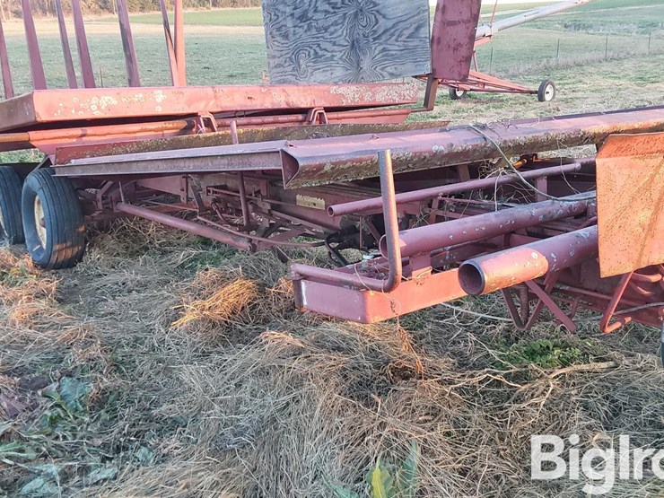 new-holland-1044-image-12