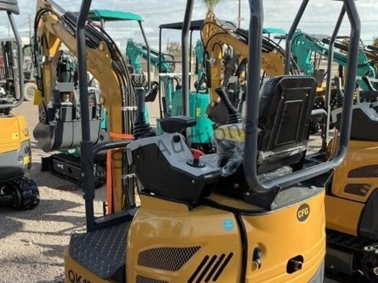 2025-cfg-qk18r-mini-excavator-image-3