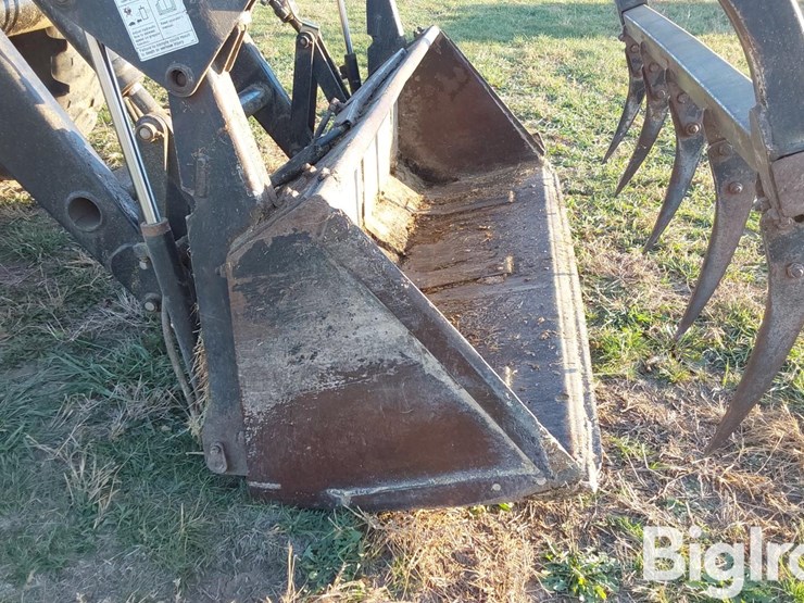 new-holland-tv145-image-17