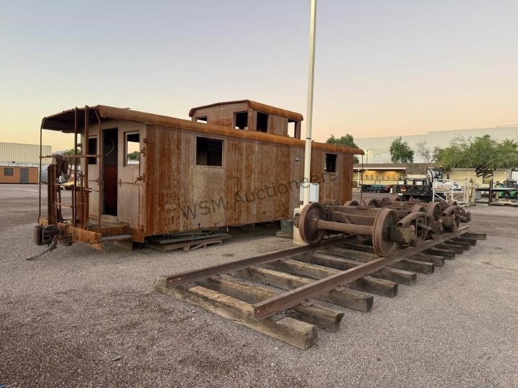 caboose-rail-car-w/-trucks-&-rail-section-image-1