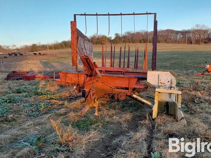 new-holland-1044-image-2