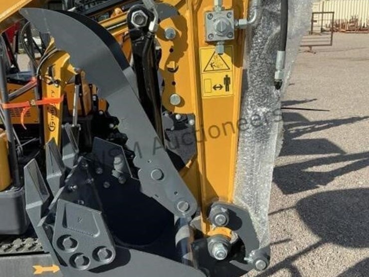 2025-cfg-qk18r-mini-excavator-image-5