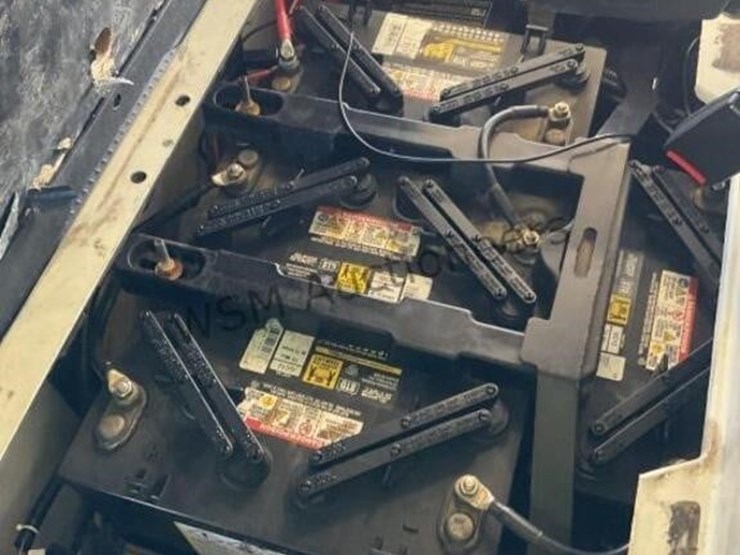 2013-ez-go-freedom-rxv-golf-cart-image-15