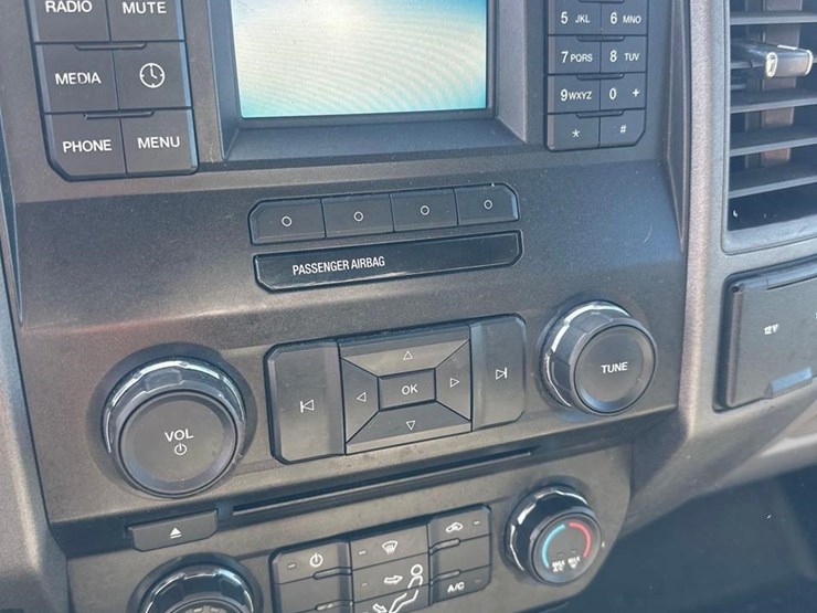 ford-f350-xl-image-26