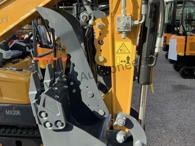 2025-cfg-qk18r-mini-excavator-image-5