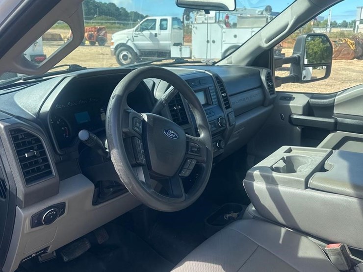 ford-f350-xl-image-23