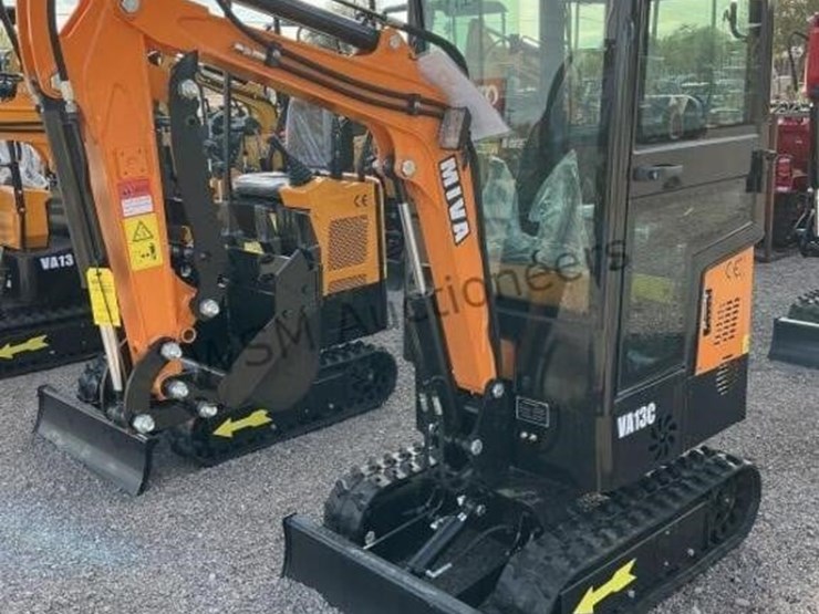 2025-miva-13c-mini-excavator-image-2