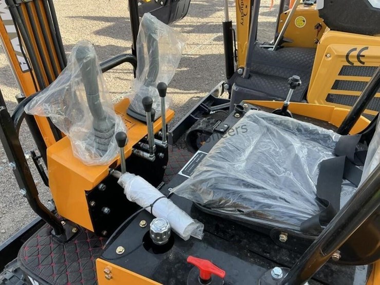 2025-miva-13-mini-excavator-image-12