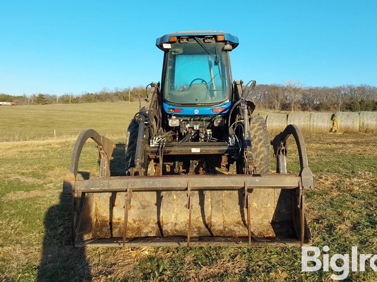 new-holland-tv145-image-2