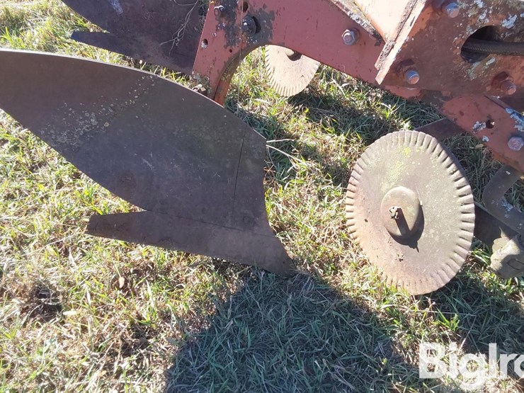 international-710-image-13