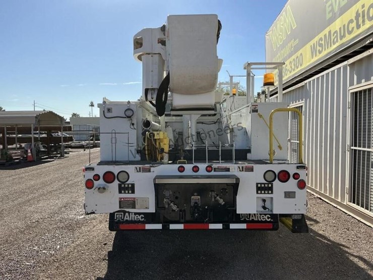 2015-international-7400-image-6