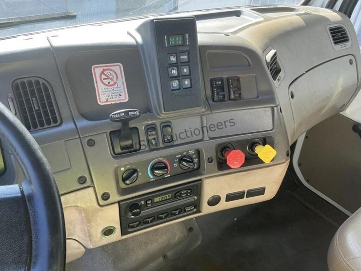 2008-sterling-l8500-image-26