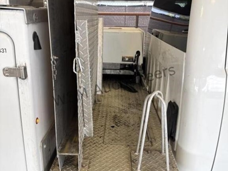 chevrolet-silverado-3500hd-image-10