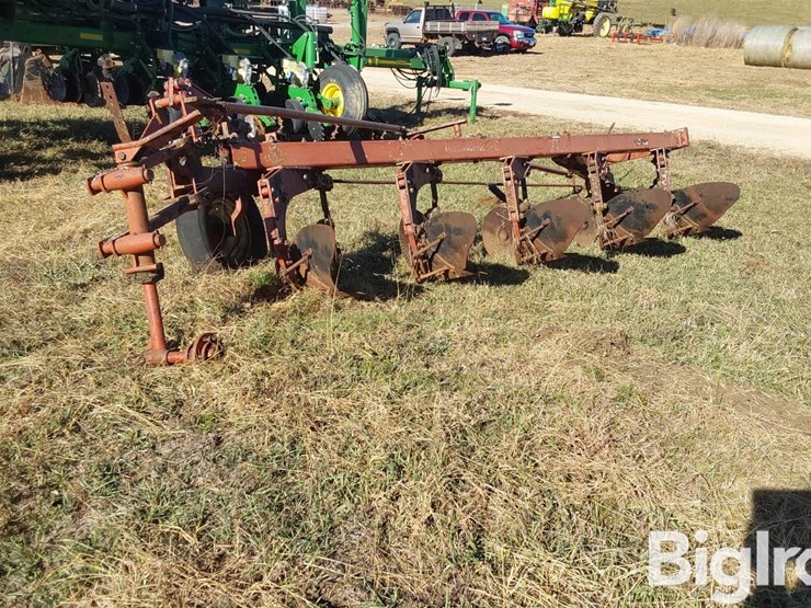 international-710-image-5