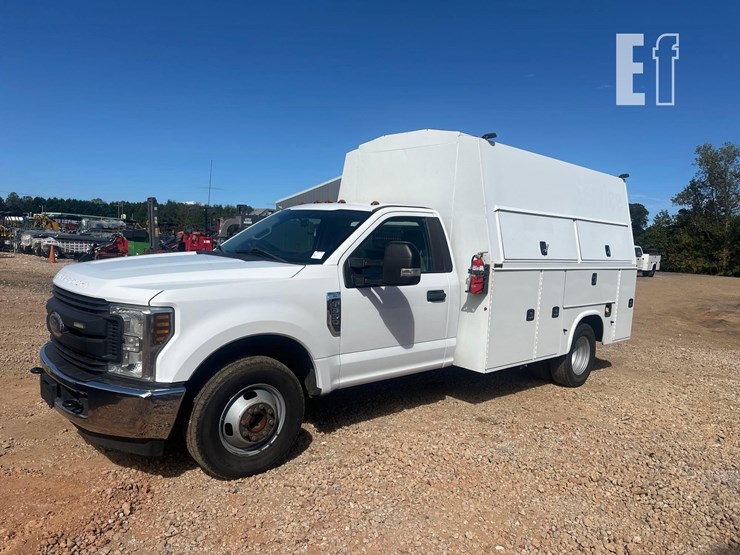 ford-f350-xl-image-1