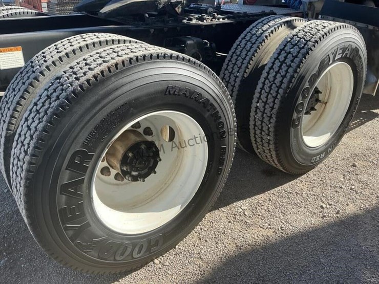 2008-sterling-l8500-image-13