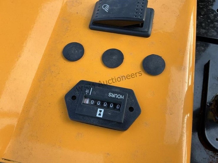 2025-miva-15-mini-excavator-image-9