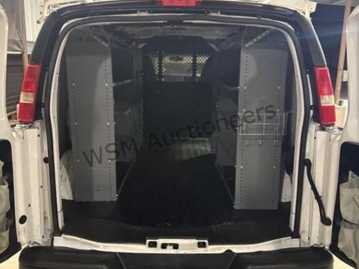 2015-chevrolet-express-2500-image-16