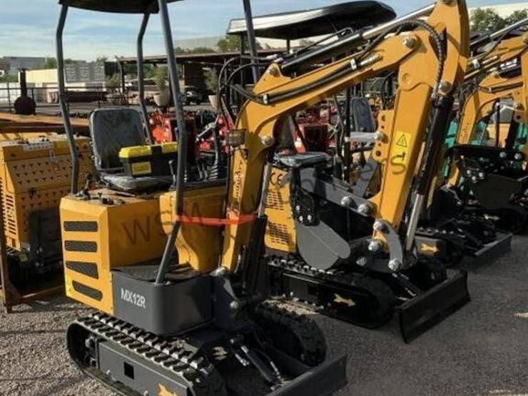 2025-agt-mx12r-mini-excavator-image-1